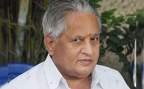 பிரபல நடிகரும், இயக்குநருமான விசு காலமானார்