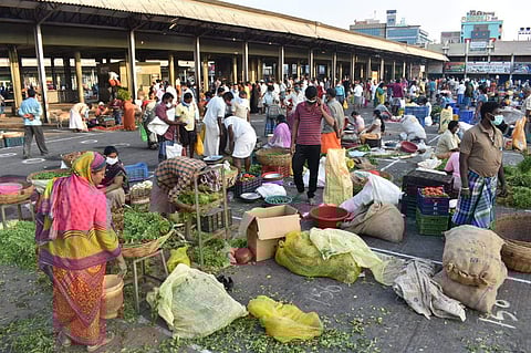 ஈரோடு பேருந்து நிலையத்தில் காய்கறி சந்தை