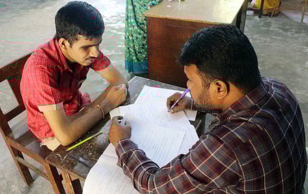 எளிதான மொழிப் பாடத் தோ்வுடன் தொடங்கிய பிளஸ் 2 தோ்வுகள்