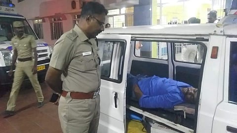 காவலர் உடலைப் பார்வையிடும் விழுப்புரம் மாவட்ட காவல் கண்காணிப்பாளர் ஜெயக்குமார்