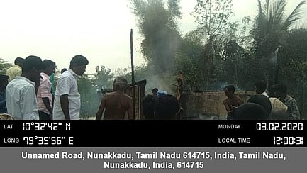 தீ விபத்தில் சேதமடைந்த கூரை வீடு.