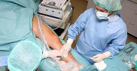 மருத்துவர்கள் 14 நாட்கள் தொடர்ந்து பணியாற்ற வேண்டும்: தில்லி அரசு