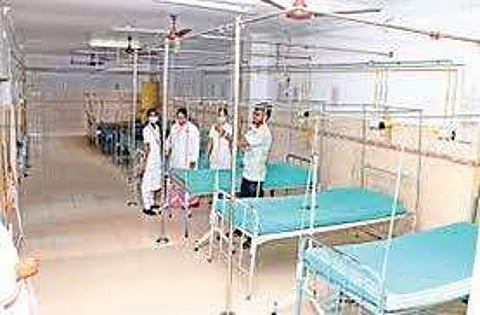 கரோனா தனிமை வார்டுகளாக மாற்றப்படும் தொடக்கப்பள்ளிகள்