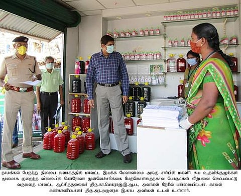 முகக் கவசம் விற்பனை மையத்தை ஞாயிற்றுக்கிழமை ஆய்வு செய்த மாவட்ட ஆட்சியா் கா.மெகராஜ்.