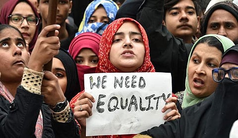 சி.ஏ.ஏ.வுக்கு எதிராக அனுமதியின்றி போராட்டம் நடத்துபவர்களை அப்புறப்படுத்துக: டிஜிபிக்கு நீதிமன்றம் உத்தரவு