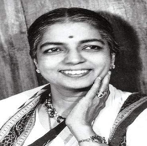 ஆபாசம் என்றிருந்த பரதத்தை அற்புதமாக்கிய ருக்மணி அருண்டேல்