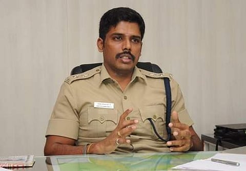 ஈரோடு மாவட்டத்தில் ஊரடங்கை மீறி சுற்றிய 4 ஆயிரம் வாகனங்கள் பறிமுதல்: எஸ்.பி.சக்திகணேசன் தகவல்