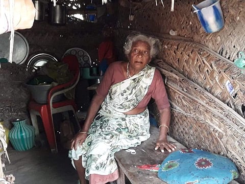 ஆதரவற்ற நிலையில் பட்டினியால் வாடும் பாட்டி