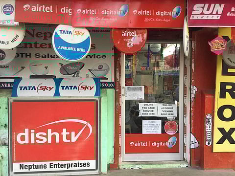 மொபைல் ரீசார்ஜ், மின்விசிறி, புத்தகக் கடைகள் இயங்கலாம்: மத்திய உள்துறை அமைச்சகம்