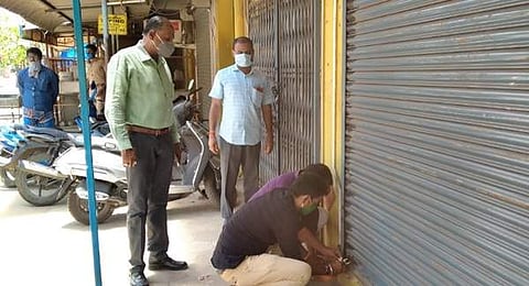 புதுக்கோட்டையில் திறந்திருந்த 18 கடைகளுக்கு சீல்