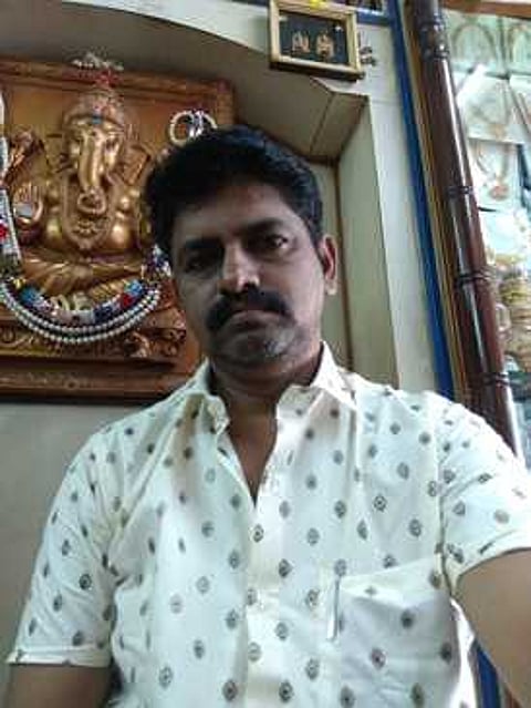 சமூக ஆா்வலா் சுந்தா்