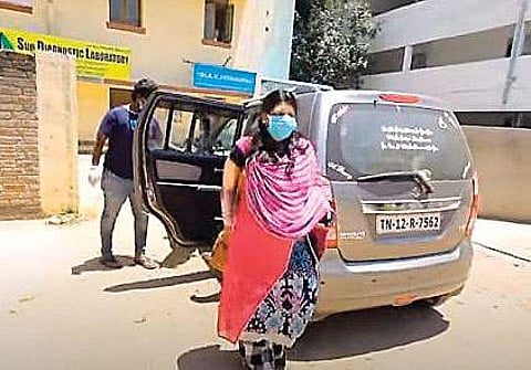 ஊரடங்கில் இலவச போக்குவரத்து உதவி