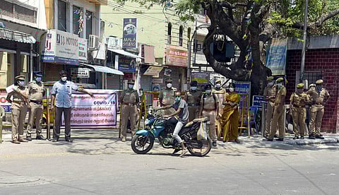 கரோனா அபாயம்: சிறு வழக்குகளில் கைது செய்யப்படுவோருக்கு காவல் நிலையத்தில் பிணை