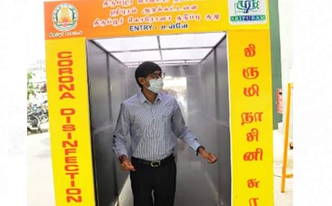 ஆட்சியர் அலுவலகத்தில் கிருமி நாசினி தெளிக்கும் சுரங்கம் திறப்பு