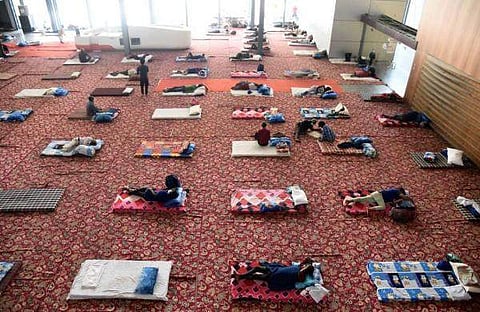 வெளிமாநிலத்தவரை சொந்த ஊர்களுக்கு அனுப்ப சிறப்பு ரயில்களை இயக்க மத்திய அரசு அனுமதி