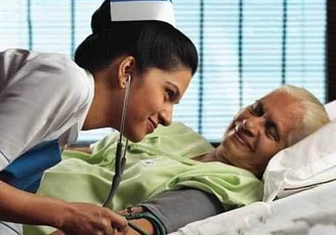 உலக செவிலியர் நாள்: செவிலியர்கள் வாழ்வில் ஒளி பிறக்குமா?