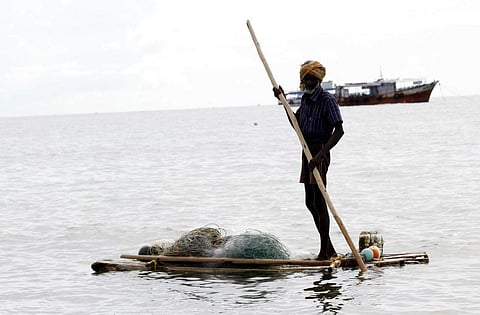 கடல் நீரும் மீனவர்களின் கண்ணீரும்