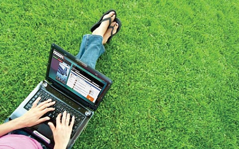 இணைய வெளியினிலே...