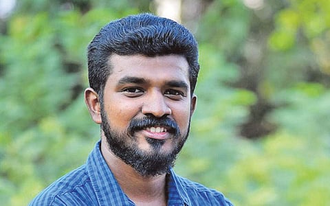 கழிவு பொருள்களினால் பசுமை வீடு..!