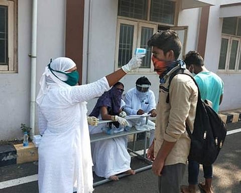 தமிழகத்தில் ஒரே நாளில் 817 பேருக்கு கரோனா: பாதிப்பு எண்ணிக்கை 18,545-ஆக உயா்வு