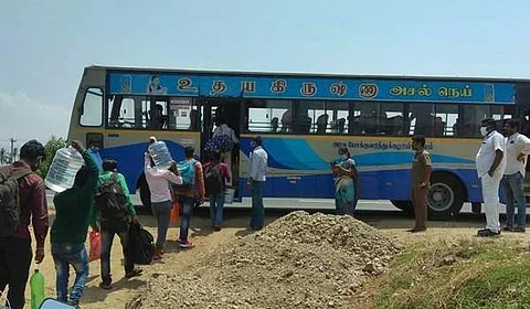 வாழப்பாடியிலிருந்து அனுப்பி வைக்கப்பட்ட பிகார் மாநில தொழிலாளர்கள்.