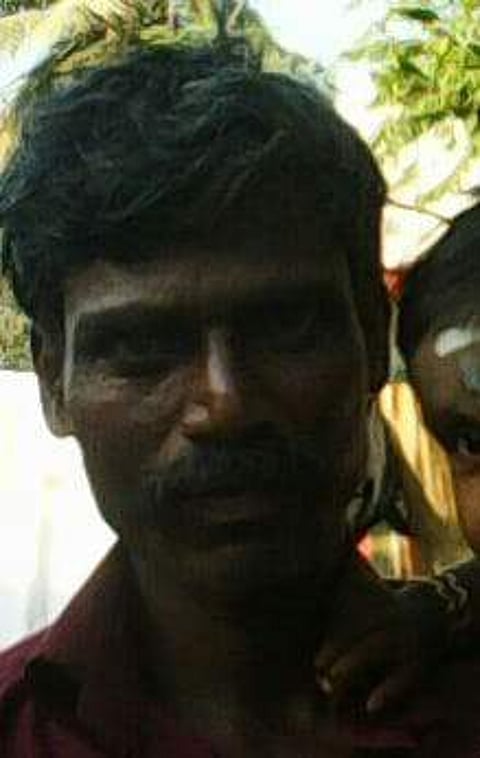 தூக்கிட்ட நிலையில் இறந்துள்ள மணி.