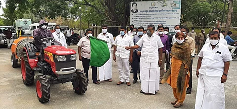 தருமபுரியில் புதிய வகை கிருமிநாசினி தெளிப்பு இயந்திரத்தின் இயக்கத்தை தொடங்கி வைக்கும் அமைச்சர் கே.பி.அன்பழகன்