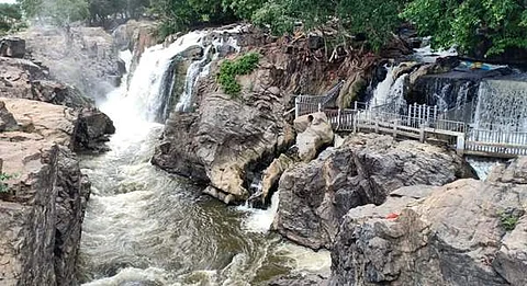 கர்நாடக அணைகளிலிருந்து திறக்கப்பட்ட தண்ணீர் தமிழகம் வந்தடைந்தது