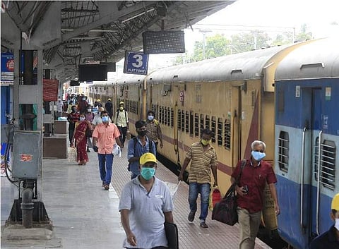கோவையில் இருந்து அரக்கோணத்திற்கு சிறப்பு ரயில் சேவை தொடங்கியது