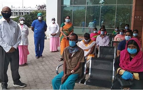 கோவையில் கரோனாவில் இருந்து மீண்ட 11 பேர் வீடு திரும்பினர்