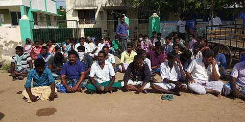 ராமேசுவரத்தில் மீன்வளத்துறை அலுவலகத்தை முற்றுகையிட்டு மீனவர்கள் போராட்டம்
