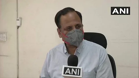 தில்லி சுகாதாரத் துறை அமைச்சர் சத்யேந்தர் ஜெயினுக்கு செயற்கை சுவாசம்