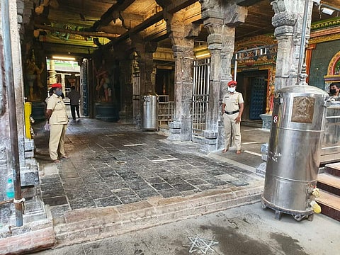 பிற மாநில பக்தர்கள் வராததால் 2-ஆவது வாரமாக வெறிச்சோடியது திருநள்ளாறு