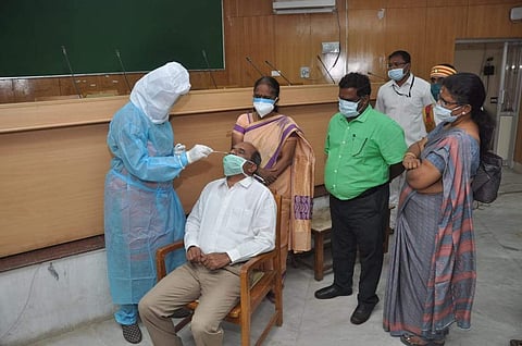 திருச்சிக்கு முதல்வர் வருகை: முன்னெச்சரிக்கை கரோனா பரிசோதனை