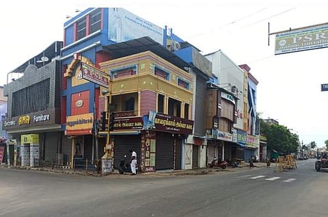காரைக்காலில் வணிக நிறுவனங்கள் மூடல்