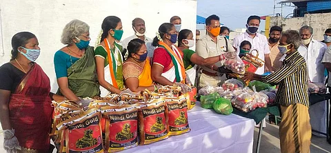 த.மா.கா சார்பில் இடுகாட்டு பணியாளர்களுக்கு நிவாரணம்