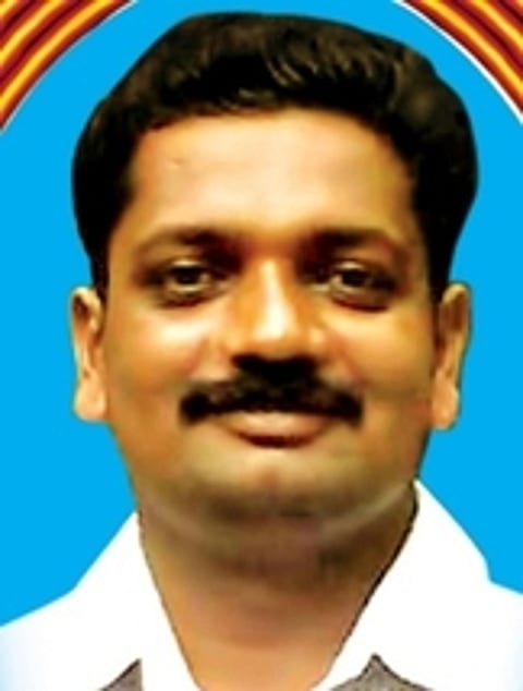 கிராம நிா்வாக அலுவலா் கா்ணன்.