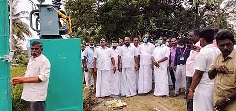 வைத்தீஸ்வரன்கோவில் சந்தைவெளியில் புதிய மின்மாற்றியை தொடங்கிவைக்கிறார் எம்எல்ஏ பிவி.பாரதி.