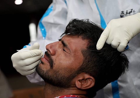 சென்னை தவிர்த்து பிற மாவட்டங்களில் இன்று (திங்கள்கிழமை) 1,782 பேருக்கு கரோனா வைரஸ் நோய்த் தொற்று இருப்பது உறுதி செய்யப்பட்டுள்ளது. (கோப்புப்படம்)