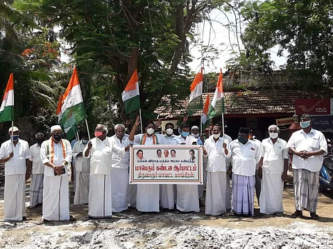 கூத்தாநல்லூரில் ஆர்ப்பாட்டம் நடத்திய காங்கிரசார்