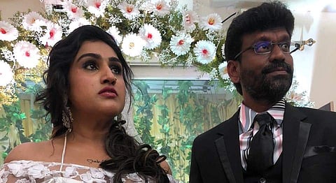 ஒரு கோடி ரூபாய் கேட்டு மிரட்டுகிறார்கள்: கணவரின் முதல் மனைவி அளித்துள்ள புகார் குறித்து வனிதா விஜயகுமார்