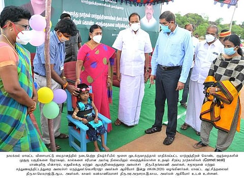 மாற்றுத் திறன் குழந்தைகளுக்கு நல உதவிகள்: அமைச்சா்கள் வழங்கினா்