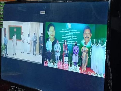 நீலகிரி மாவட்டம் உதகமண்டலத்தில் 447 கோடி ரூபாய் மதிப்பீட்டில் அமைய உள்ள புதிய மருத்துவக் கல்லூரிக்கு சென்னை தலைமைச்செயலகத்தில் இருந்து காணொலிக் காட்சி மூலமாக முதல்வா் கே.பழனிசாமி அடிக்கல் நாட்டினார்.