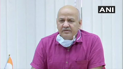 கரோனா நெருக்கடி காரணமாக தில்லியில் உள்ள மாநிலப் பல்கலைக்கழகங்களின் இறுதியாண்டுத் தேர்வுகள் உள்பட அனைத்துத் தேர்வுகளும் ரத்து செய்யப்படுவதாக தில்லி அரசு அறிவித்துள்ளது.