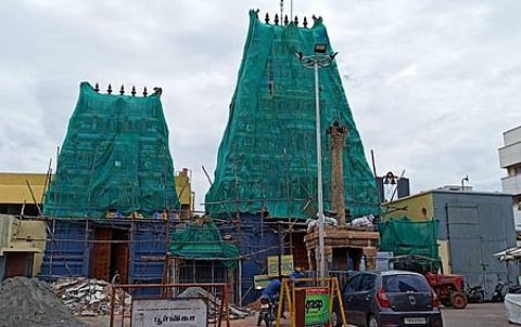கோட்டை கபாலீஸ்வரா் கோயிலில் நடைபெற்று வரும் புனரமைப்புப் பணிகள்.