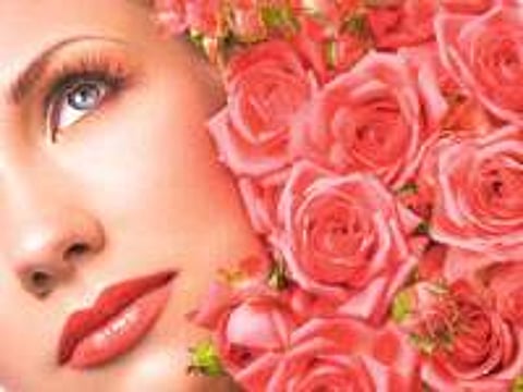 முகம் ஜொலிக்க உதவும் ரோஜாப்பூ ஃபேஸ் பேக்