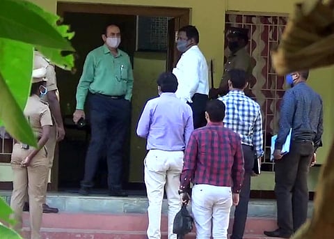 சாத்தான்குளம் காவல் நிலையத்தில் விசாரணை நடத்திய சிபிஐ அதிகாரிகள்.