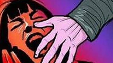 பாலியல் தொல்லை: இளைஞா் மீது வழக்கு