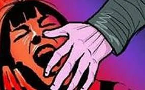 நடைப்பயிற்சியில் ஈடுபட்டிருந்த பெண்ணைக் கட்டிப்பிடித்து பாலியல் அத்துமீறல்!