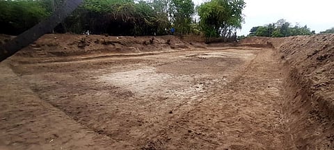 தூா்வாரும் பணி நிறைவு செய்யப்பட்ட குளம்.